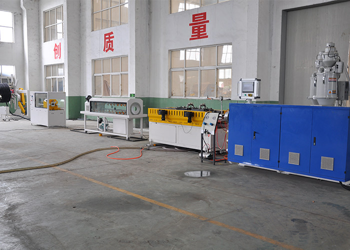آلة تصنيع الأنابيب المموجة أحادية الجدار HDPE PVC 90r / Min