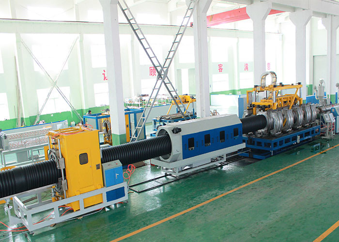 آلة تصنيع الأنابيب المموجة DWC بتبريد الهواء آلة بثق الأنبوب المموج PVC