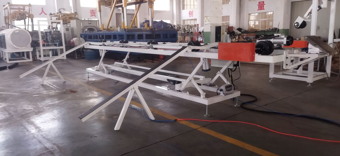 خط إنتاج بثق الأنابيب المضلعة مزدوجة الجدار بقطر 63 مم كحد أدنى مع صلابة أسطوانة HV>940 ونظام التحكم PLC