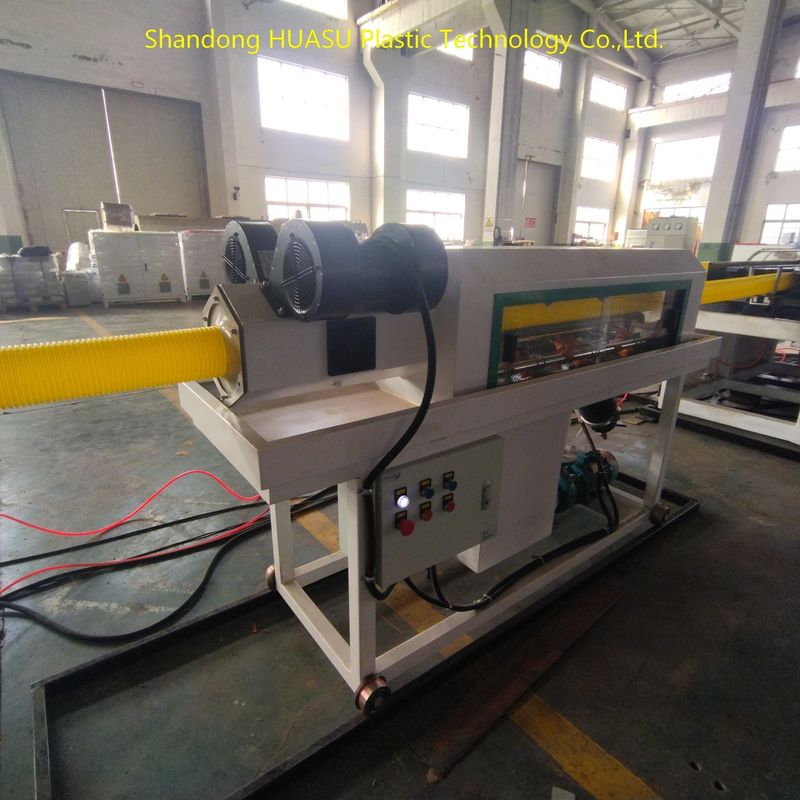 خط إنتاج بثق أنابيب البلاستيك الأوتوماتيكي مع سيمنز ABB كهرباء رئيسية وتبريد بالماء والهواء لإنتاج قابل للتخصيص