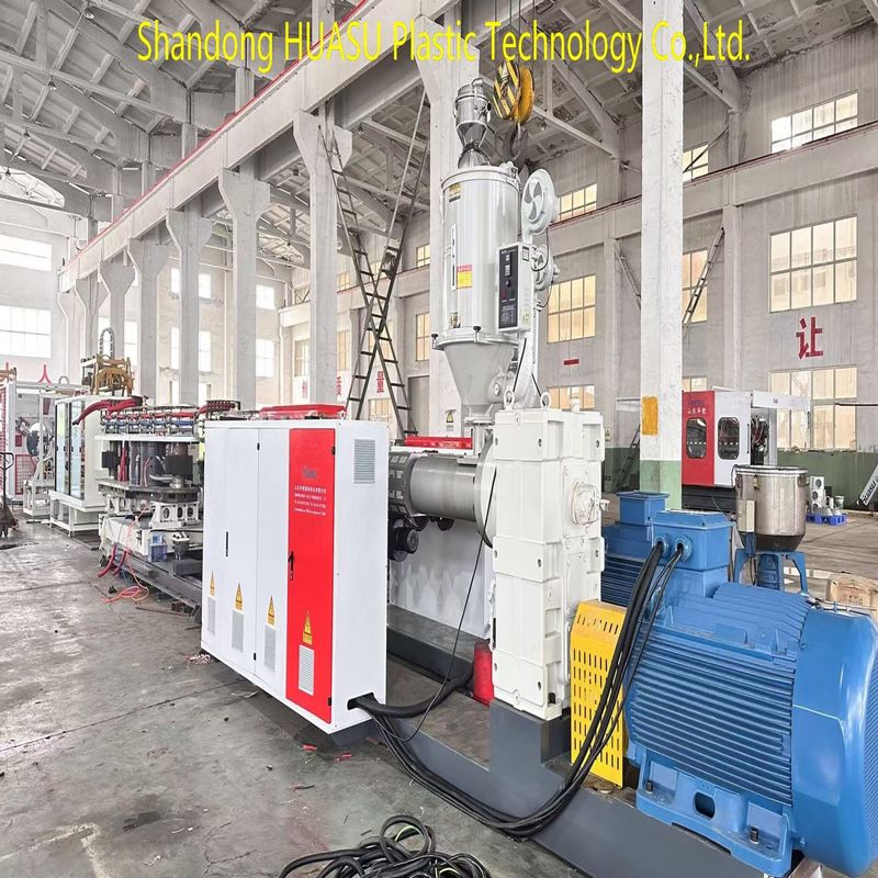 خط إنتاج بثق أنابيب البلاستيك الأوتوماتيكي مع سيمنز ABB كهرباء رئيسية وتبريد بالماء والهواء لإنتاج قابل للتخصيص