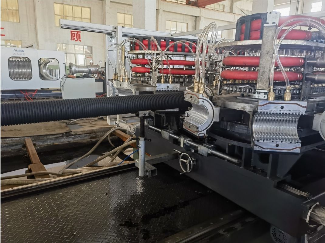 آلة أنابيب HDPE خط إخراج أنابيب مزدوجة الحائط المموجة لإمدادات المياه