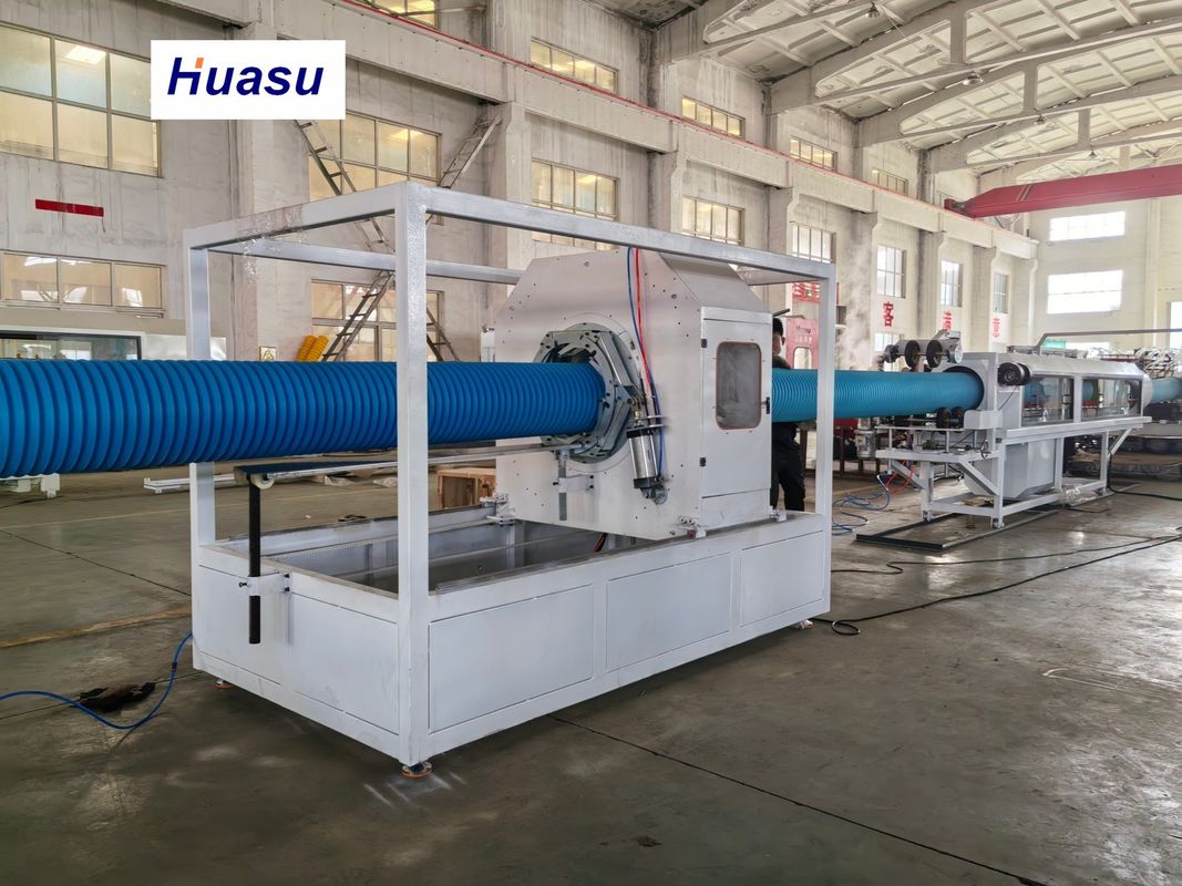 خط طحن أنابيب PVC للأنابيب الصرفية المموجة 32-1600mm مع طحن مشترك دوماً مع نظام التبريد الداخلي