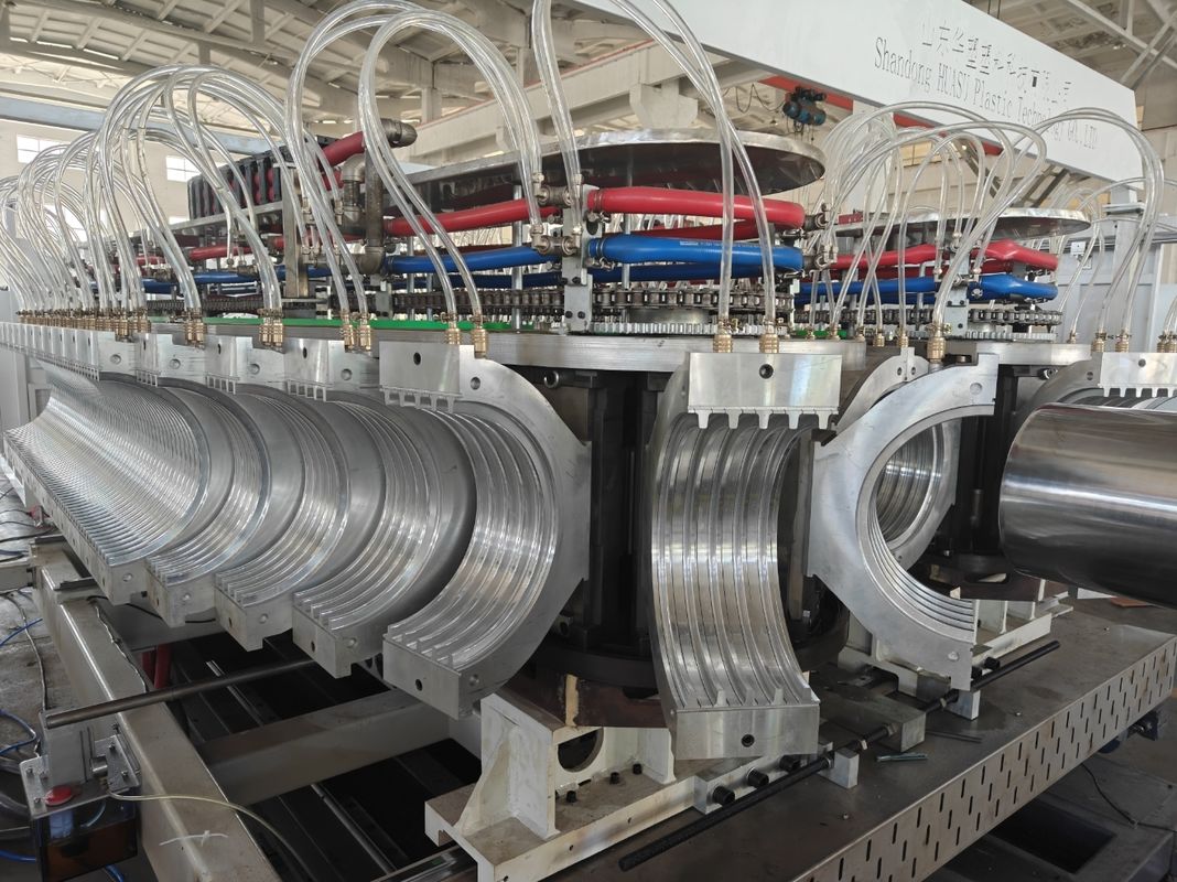 خط إنتاج بثق أنابيب بلاستيكية مزدوجة الطبقات مضلعة عالية الكفاءة