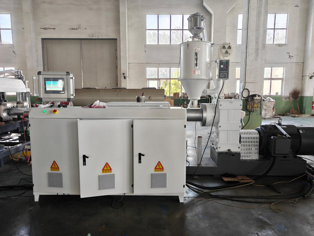 خط إنتاج بثق الأنابيب المموجة ذات الجدار الواحد بجهد 220-440 فولت وسرعة إنتاج قصوى تبلغ 15 متر/دقيقة ومواصفات 75-250 ملم