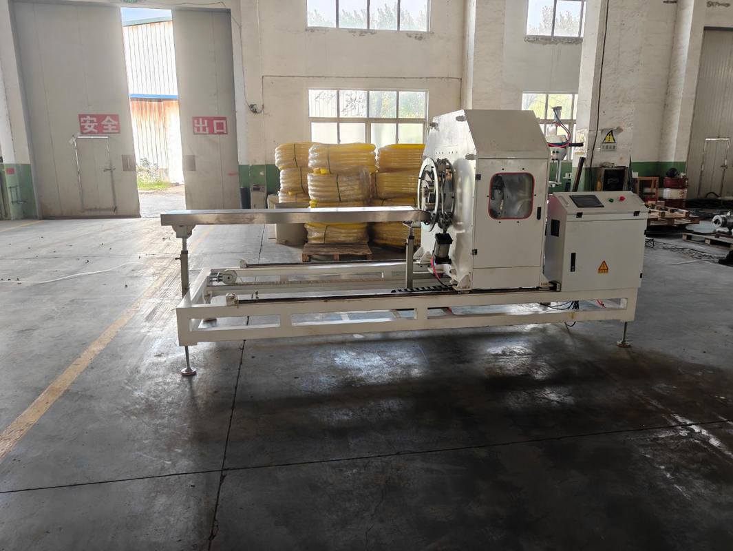 خط إنتاج بثق الأنابيب المموجة ذات الجدار الواحد الأوتوماتيكي من سيمنز مع مرحل أومرون لأنابيب 75-250 ملم