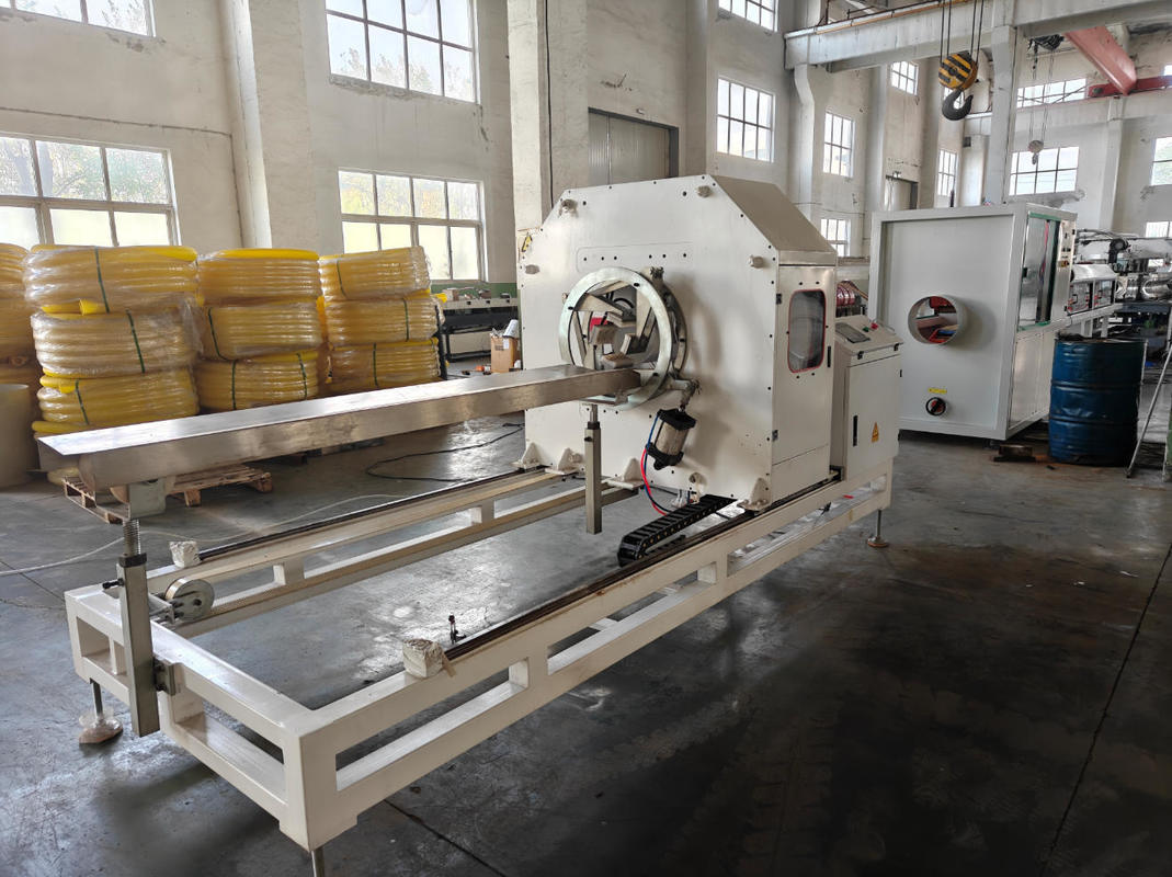 خط إنتاج أنابيب مموجة أحادية الجدار 75-250 مم مع سرعة إنتاج قصوى تبلغ 15 متر/دقيقة وجهد كهربائي 220-440 فولت