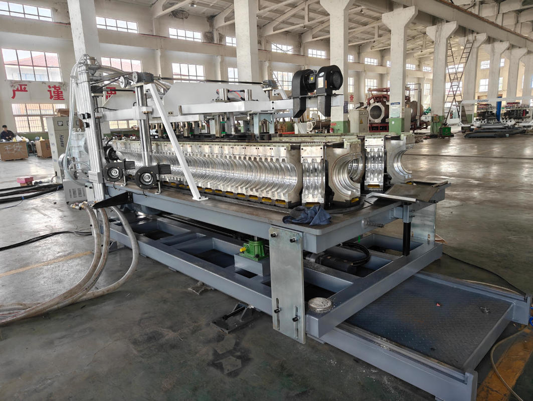 خط إنتاج بثق أنابيب مموجة بجدار واحد أوتوماتيكي مع مادة أسطوانة 38CrMoAlA ونظام اشتباك متشابك كامل
