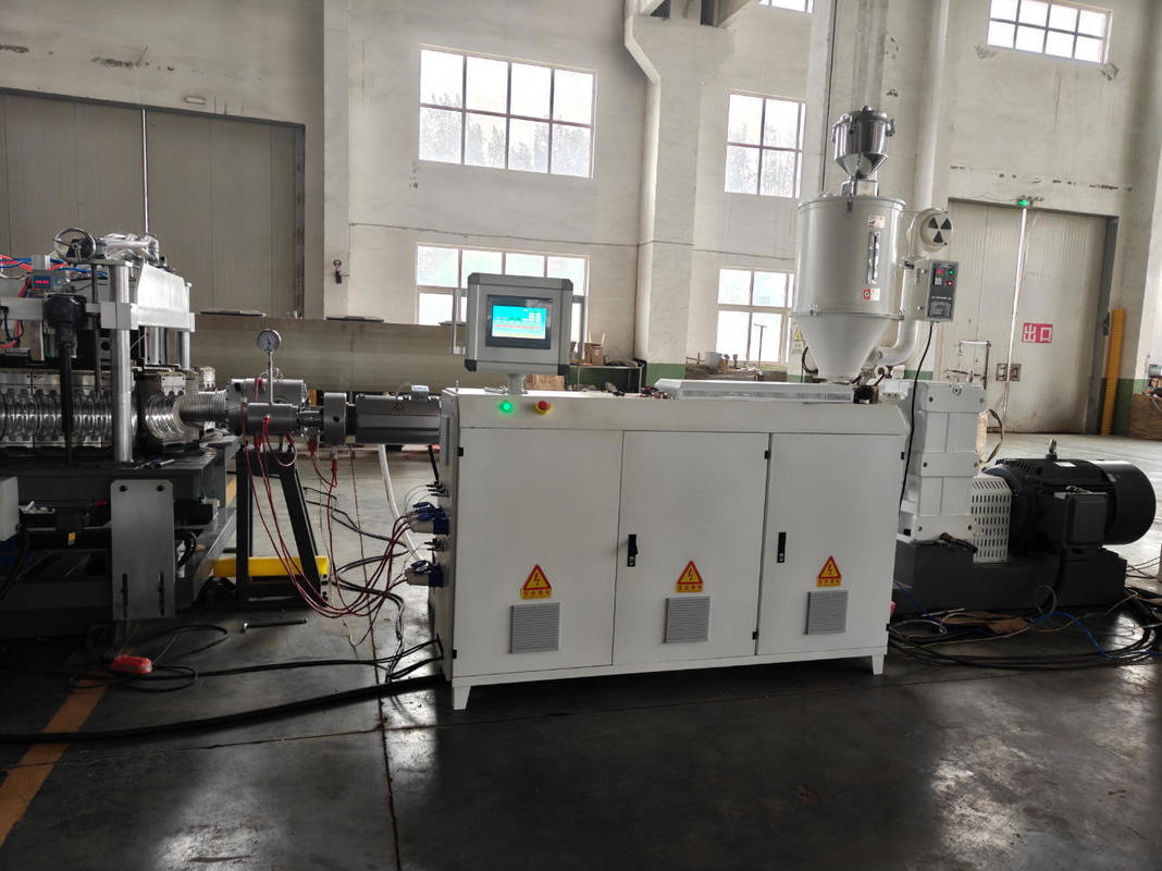 خط إنتاج بثق الأنابيب المموجة مزدوجة الجدار مع مجموعة واحدة من خزان التبريد بالماء HV>740 برميل لولبي وضمان لمدة سنة واحدة