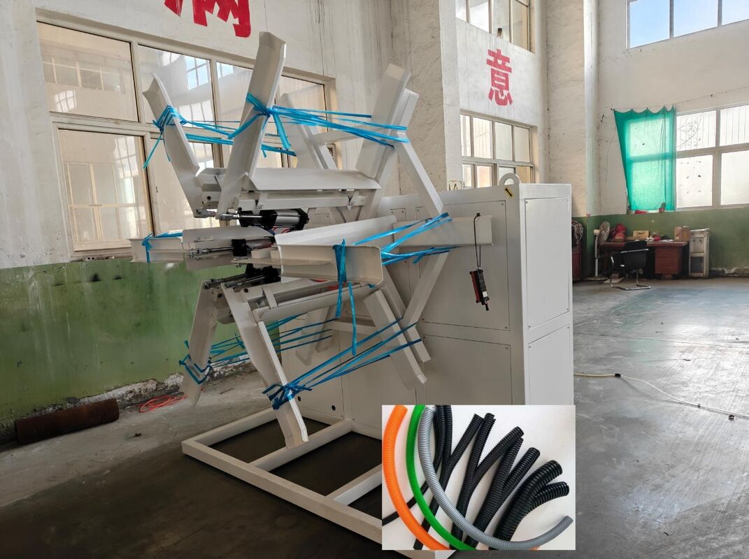 خط إنتاج بثق الأنابيب المموجة مزدوجة الجدار مع الأجزاء الكهربائية الرئيسية لشركة سيمنز مع 48 قالبًا ووظيفة التبريد المائي