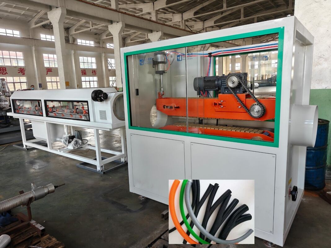 خط إنتاج بثق الأنابيب المموجة مزدوجة الجدار مع الأجزاء الكهربائية الرئيسية لشركة سيمنز مع 48 قالبًا ووظيفة التبريد المائي