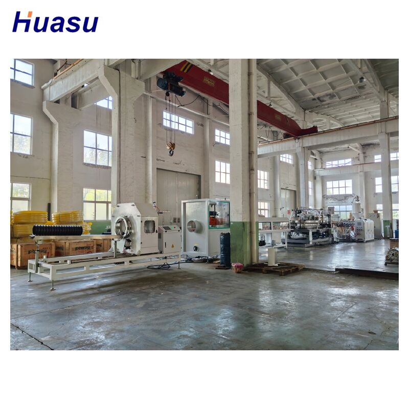 خط طحن الأنابيب المموجة من HDPE مع شاشة لمس تحكم PLC إنتاجية عالية أوتوماتيكية محوسبة للإنتاج على نطاق واسع