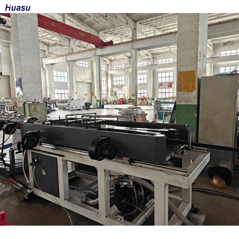 خط إنتاج أنابيب مموجة بجدار واحد مع التحكم PLC يوفر تشغيلًا شبه أوتوماتيكي إلى أوتوماتيكي بالكامل ومكونات كهربائية من Schneider/Siemens