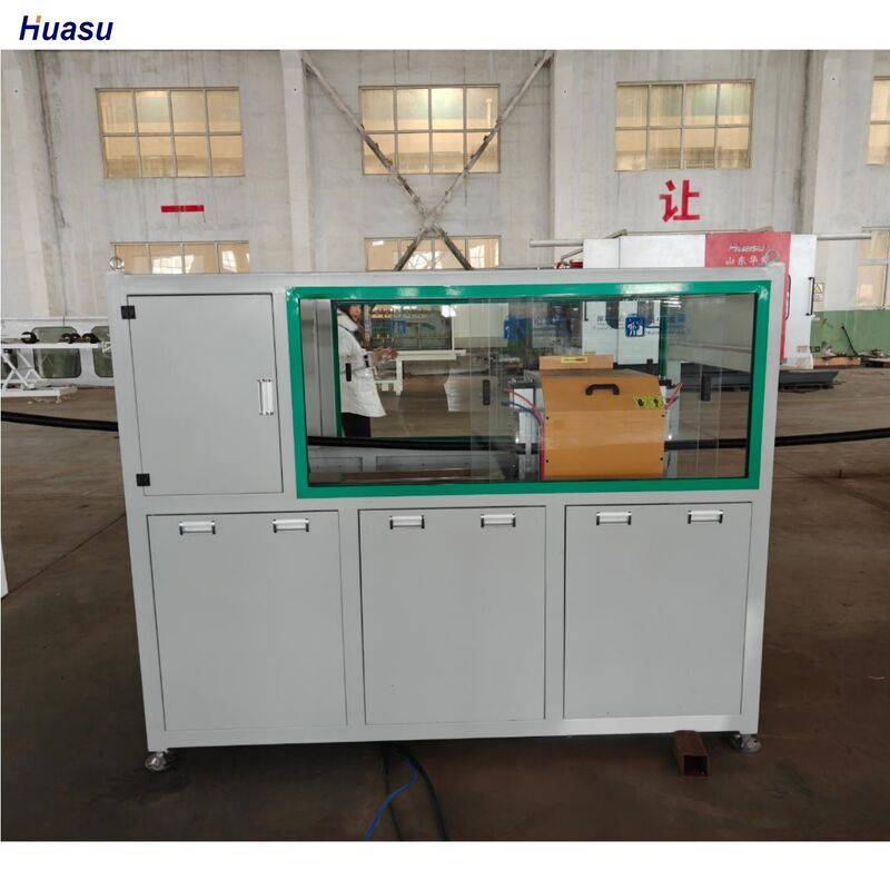 خط إنتاج بثق الأنابيب المموجة ذات الجدار الواحد مع تبريد مائي ومحرك سيمنز لإنتاج مستقر وعالي السرعة