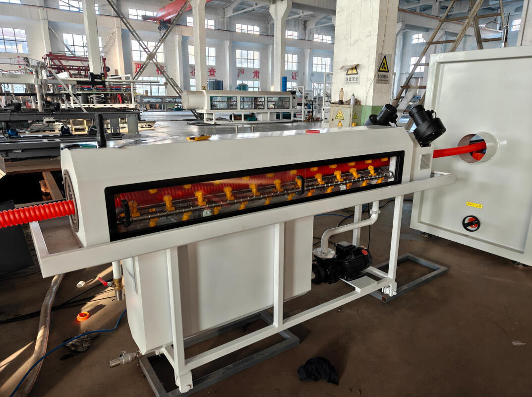 خط إنتاج بثق الأنابيب المموجة مزدوجة الجدار الكهربائية من سيمنز مع تبريد مائي وقدرة إنتاجية 100 كجم/ساعة - 2000 كجم/ساعة