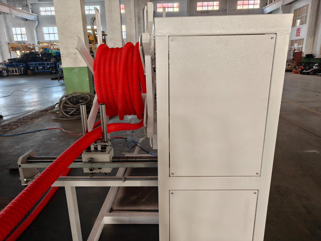 نظام التحكم بـ PLC خط إخراج الأنابيب المموجة ذات الجدار الواحد مع طريقة تبريد المياه ومحرك سيمنز الرئيسي