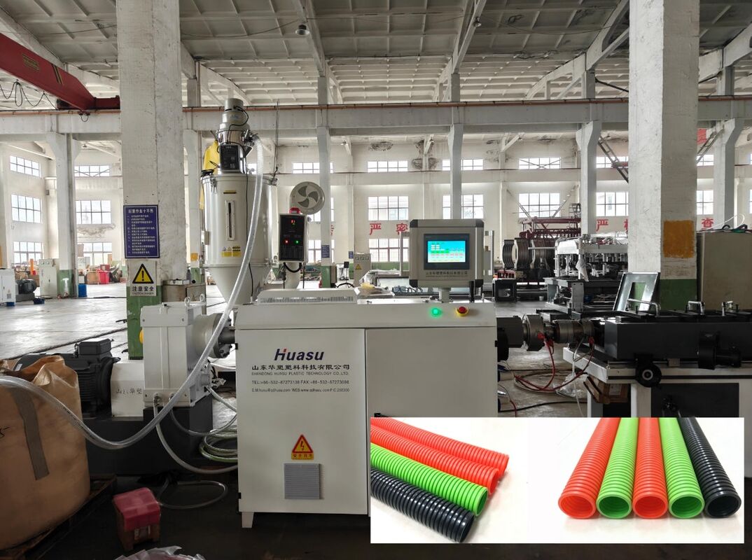 خط بثق أنابيب مموجة بجدار واحد مع تحكم عن بعد PLC وغلاف مائي فولاذي عالي الجودة لبثق الأنابيب البلاستيكية