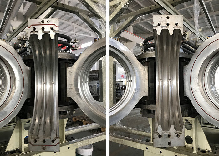 خط بثق الأنبوب 300mm HDPE 3m / Min خط إنتاج أنابيب سترة Calbe