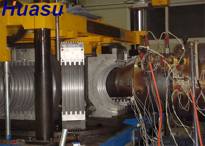 آلة الأنابيب المموجة البلاستيكية PE PP الأفقية مزدوجة الجدار مياه التبريد عالية السرعة